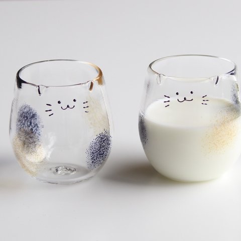 牛乳をいれるとミケ猫になるグラス・ペア《透明・中》