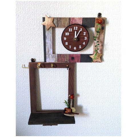 レトロアンティーク風◆壁掛け時計とアクセサリーやカギをかけられる壁飾りインテリア☆