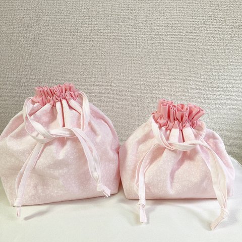 【選べるサイズ】きんちゃく袋　お弁当袋　フリル口　ピンク　小花柄