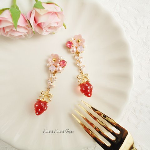 【再販】Flower Bijou & Clear Red Strawberry ～Leaf～　イヤリング/ピアス/花/フラワー/ビジュー/苺/いちご/リーフ/リボン/キラキラ/揺れる