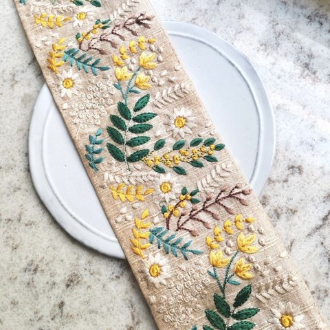 E10  インド刺繍リボン