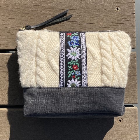 Type custom Pouch Knit × American tape