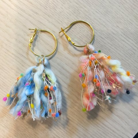 春色ふわふわピアス