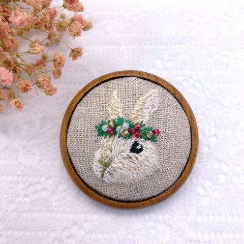 うさぎ刺繍 ブローチ