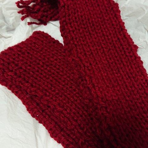 送料無料赤い手編みのマフラー