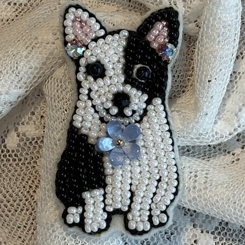 ブローチ　ビーズ刺繍ブローチ　ビーズ刺繍アクセサリー　犬　ブルテリア