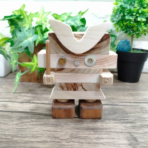 【796】【数量限定】木のロボット　五月人形　ハンドメイド　木製雑貨 　置物