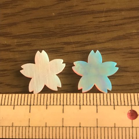 1.5cm桜 ピンク緑 ハイオパカット ハイブリッドオパールのカット品