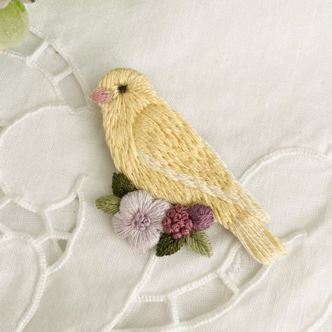 ［受注制作］カナリアの刺繍ブローチ＊小鳥＊カナリヤ