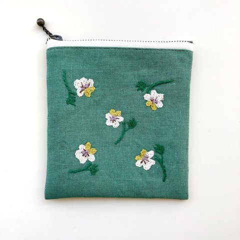 【特集掲載】パンジーの手刺繍スクエアポーチ(緑)