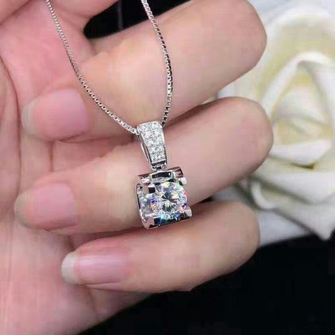 新品未使用人気ダイヤネックレス1.0ct + pt950