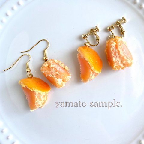 人気☆ ミニチュア皮付きみかん🍊食品サンプル　ピアスorイヤリング　リアル　フェイクフード　かわいい　個性的