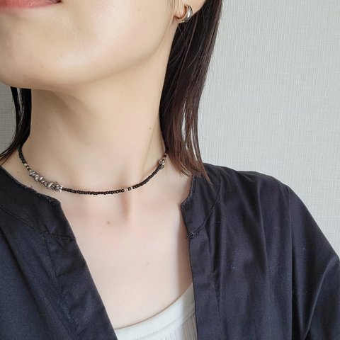 淡水パールチップとビーズのネックレス...black×gray　ビーズチョーカー