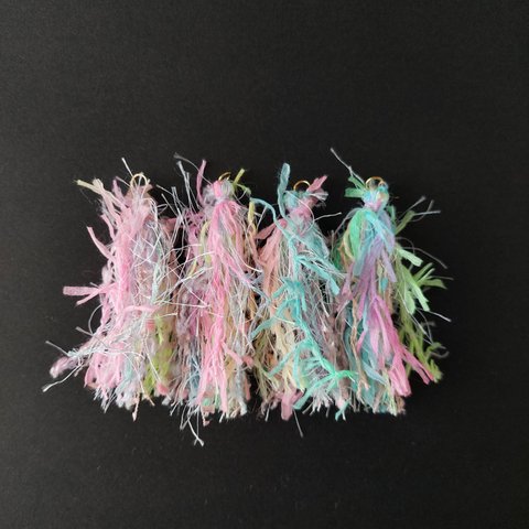 引き揃え糸 タッセル(17)　　素材糸　パーツ　手染め糸　ピンク　ゆめかわ　パステル
