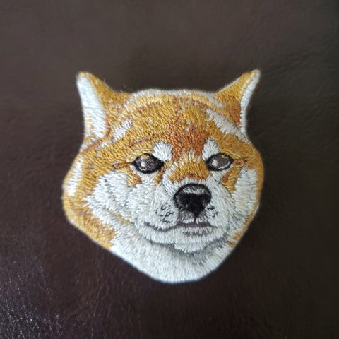 柴犬さんの手縫い刺繍ブローチ