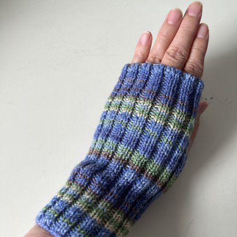 手編み☆オパール毛糸の指なし手袋☆ハンドウォーマー　リストウォーマー