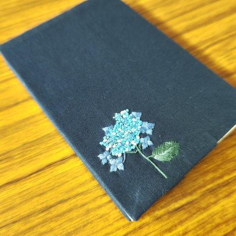 刺繍ブックカバー　あじさいモチーフ