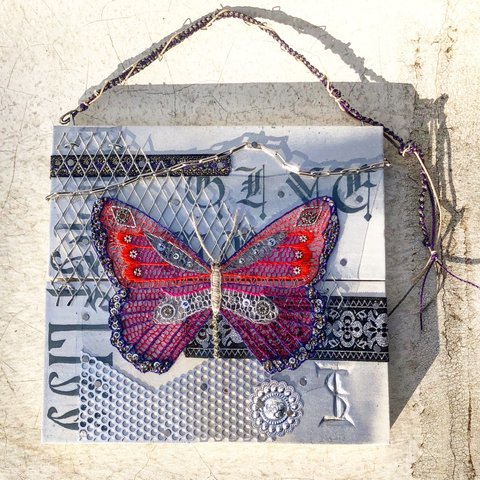 GIVE ME BUTTERFLIES 手刺繍ART