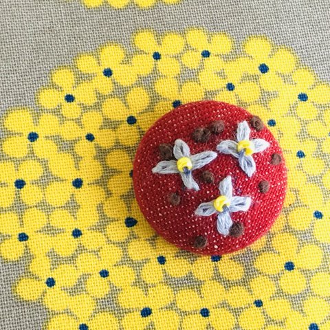 春のお花水色刺繍　ボタン　ブローチ　ヘアゴム