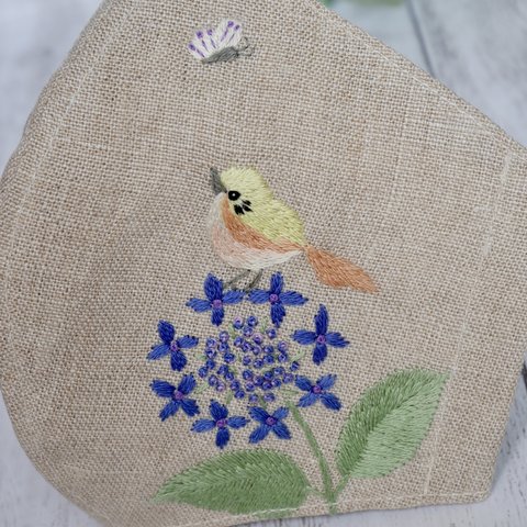 『受注生産』夏マスク   手刺繍   アジサイと蝶々と青い鳥／緑色の鳥／黄色の鳥   リネン   フィルターポケット付きの立体マスク