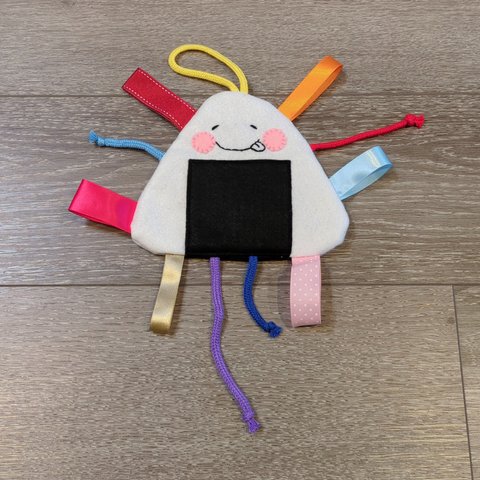 再販【おにぎりくん】カシャカシャ おもちゃ