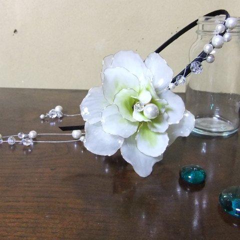 白い花の髪飾り