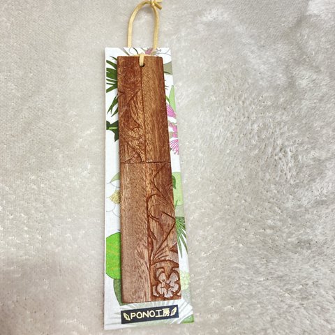 【小笠原タマナ使用】ハワイアンジュエリー風柄 手彫りの木製しおり
