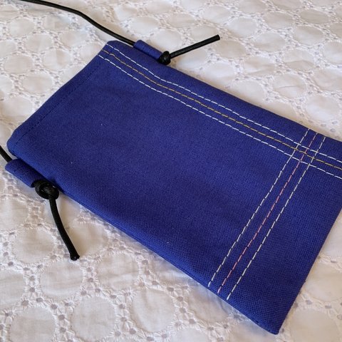 イロアソビ 帆布のスマホポーチ ブルー