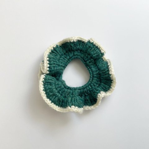 【25%off】 crochet chouchou / かぎ針編み シュシュ グリーン ✗ ホワイト