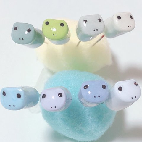 見上げるカエルくん🐸まち針8本セット