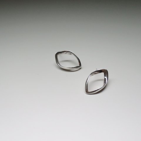 streamline earrings (2021SS new item )