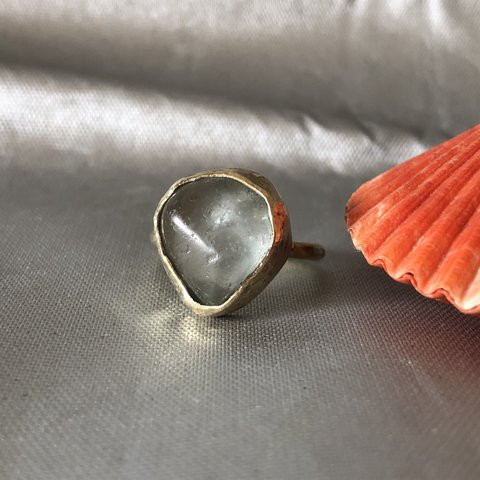 トパーズ原石と真鍮の指輪