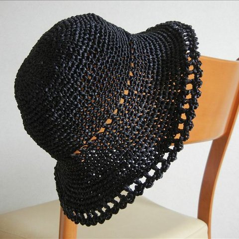 エコアンダリアで編んだシンプルな夏帽子