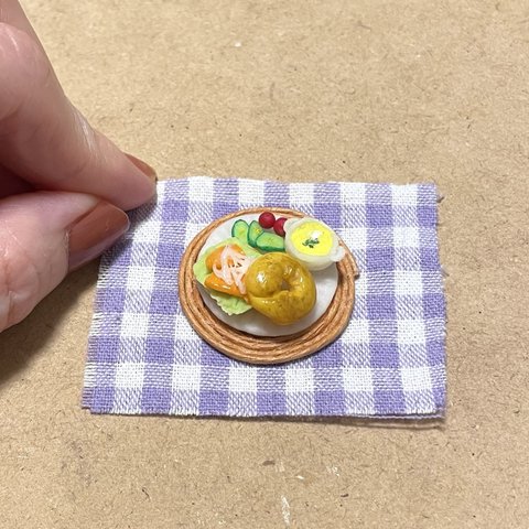 ミニチュアフード:ベーグルサンド　ランチプレート Miniature Food: Smoked Salmon bagel Sandwich meal