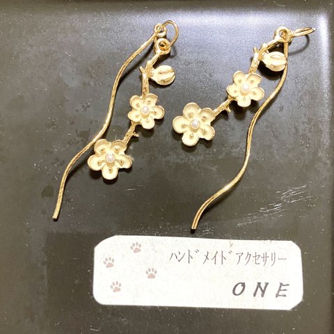 3連　花　白　イヤリング　ピアス