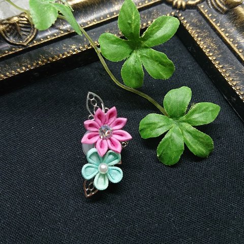 [つまみ細工]  小さなお花のイヤーカフ  ピンクとミントグリーン