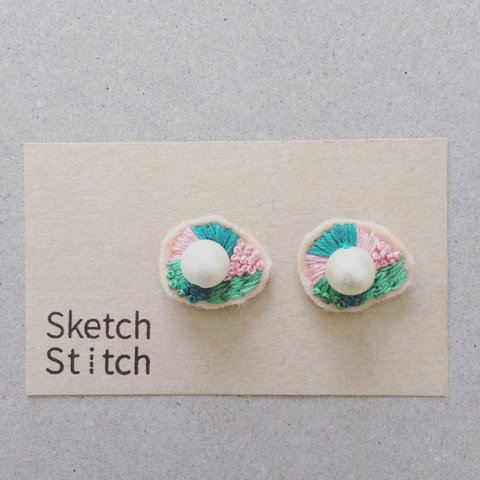 emerald green×pearl刺繍ピアス