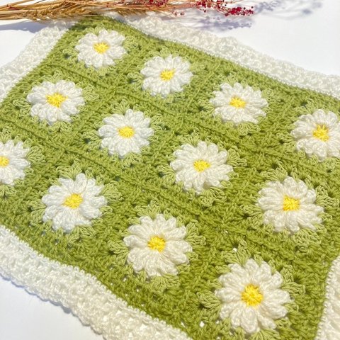 【一点物】手編み　ぷっくりお花のマルチカバー