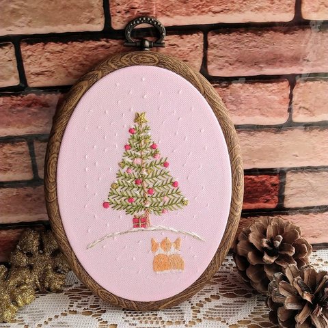 クリスマスツリー🎄コーギーの刺繍フレーム