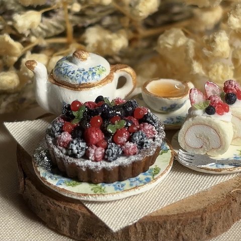 ②ネモフィラ柄の食器が綺麗なお茶会セット