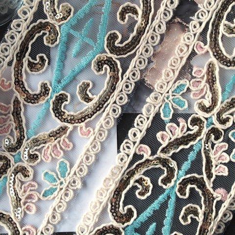 インド刺繍リボン　50㎝入り　ダイヤ　菱型　スパンコール　ビーズ刺繍　チュール　金糸　白　ホワイト　青　ブルー　水色