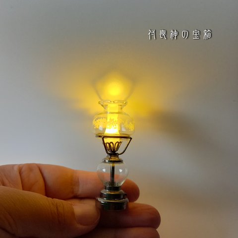 オイルランプ★ガンメタブラック★ボタン電池CR1632×1個内蔵、設置自由なコードレス★光るミニチュア★ミニチュアライト・ミニチュアランプ・デスクライト・テーブルライト・灯油ランプ・照明器具