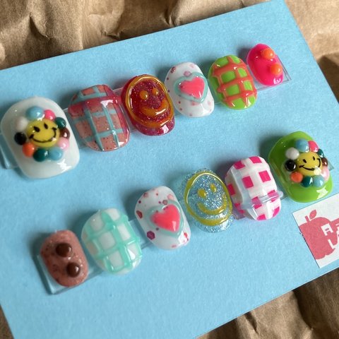 キッズ 子供 ネイルチップ　ジェル仕上げ キッズアクセ 浴衣 七五三  スマイル　ぷっくりネイル　キッズネイル