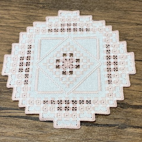 ハーダンガー刺繍のドイリー