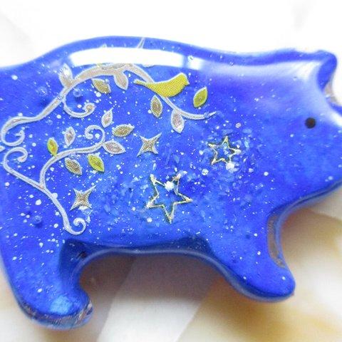 ◇528再販２ 🌜✨冬の星空　青いこぶたのブローチ・中サイズ🐖🌟 ※１点物