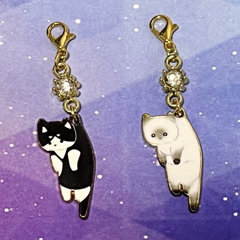 人気❤︎【送料無料】〈2個セット〉♡つままれにゃんこのアクセサリー♡猫 マスクチャーム