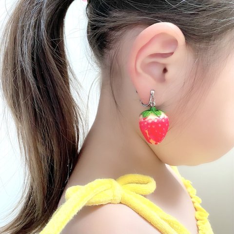 いちごちゃん🍓イヤリング　ピアス