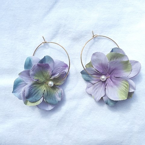 紫陽花のフープピアス