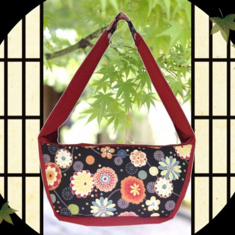 小花柄のスモールショルダーバッグ(黒＆赤)／Small floral pattern shoulder bag(Black and Red)