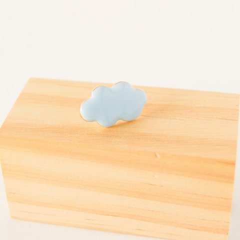 『小さな雲のブローチ　②ブルー』夏　雨　クラウド